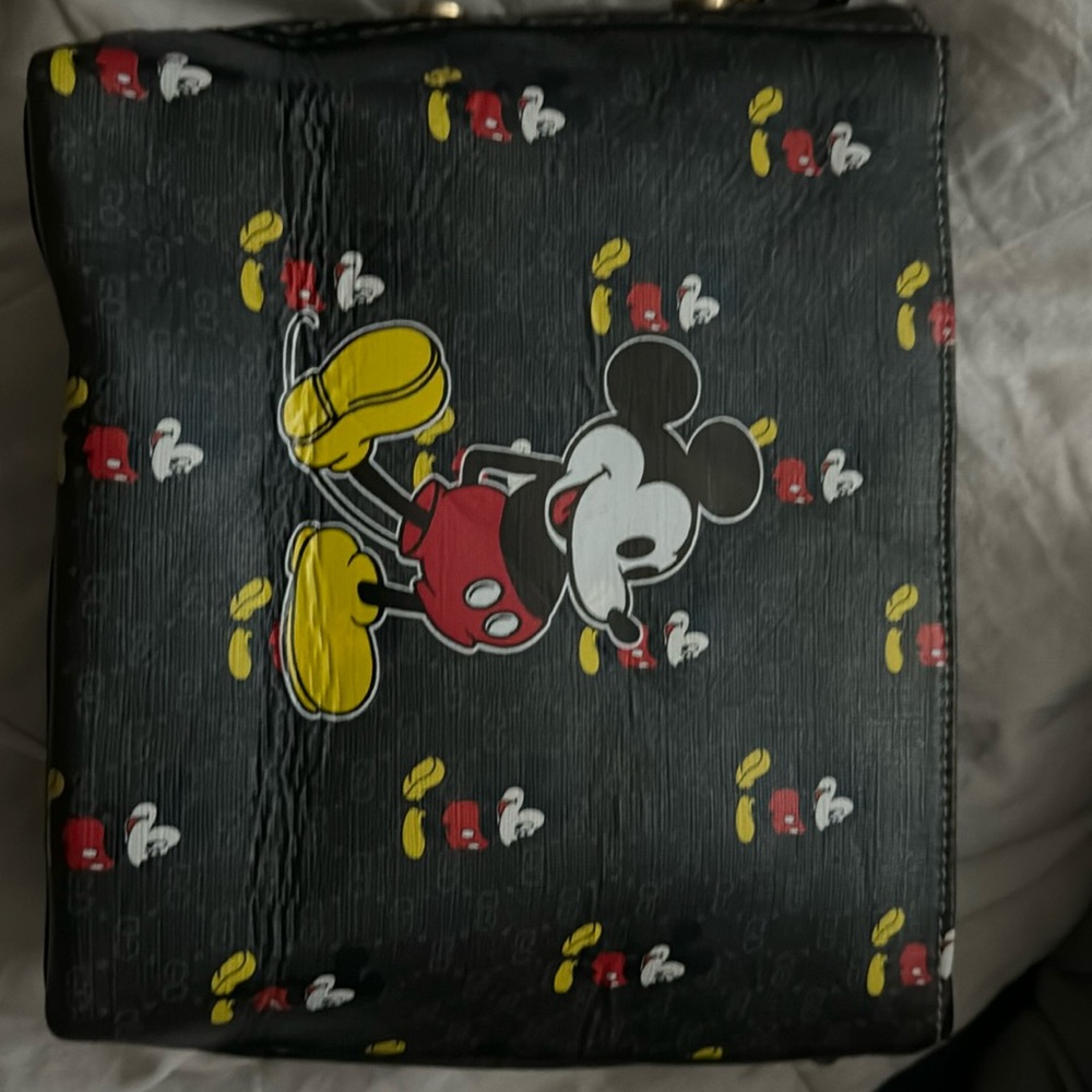 Kids micky mouse bag.